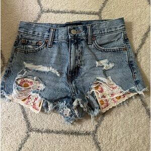 aeropostale shorts with flower crotchet pockets